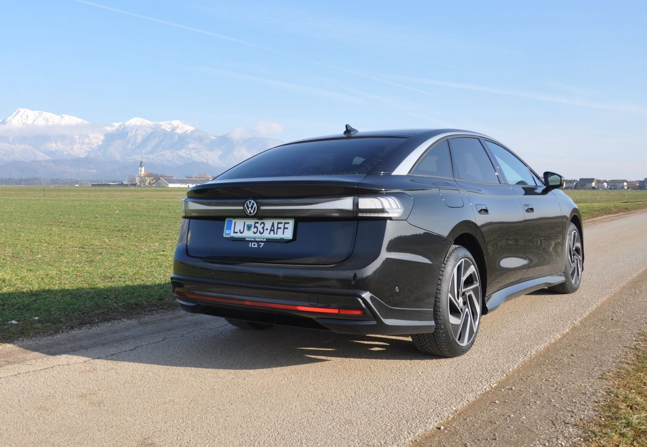 Poslovno družinska naveza