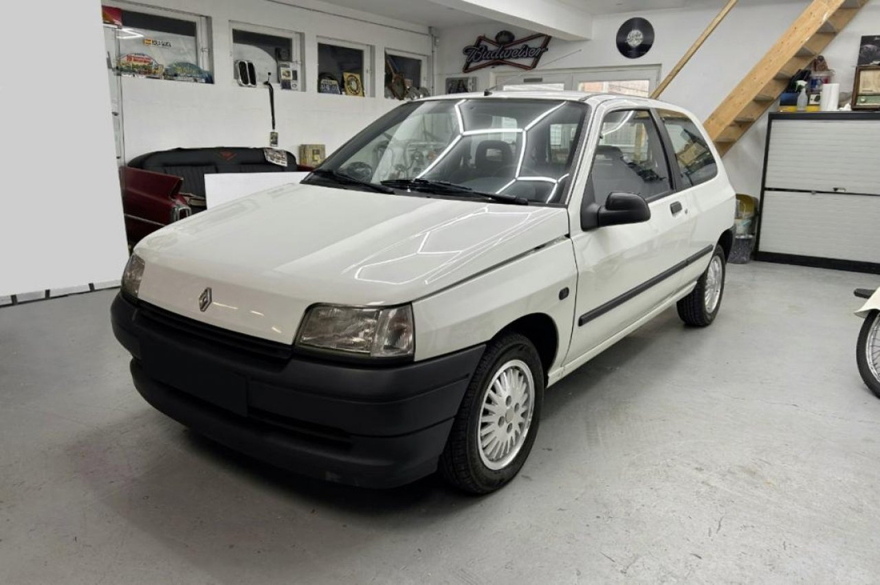 Renault Clio prve generacije prodan za skoraj 12.000 evrov