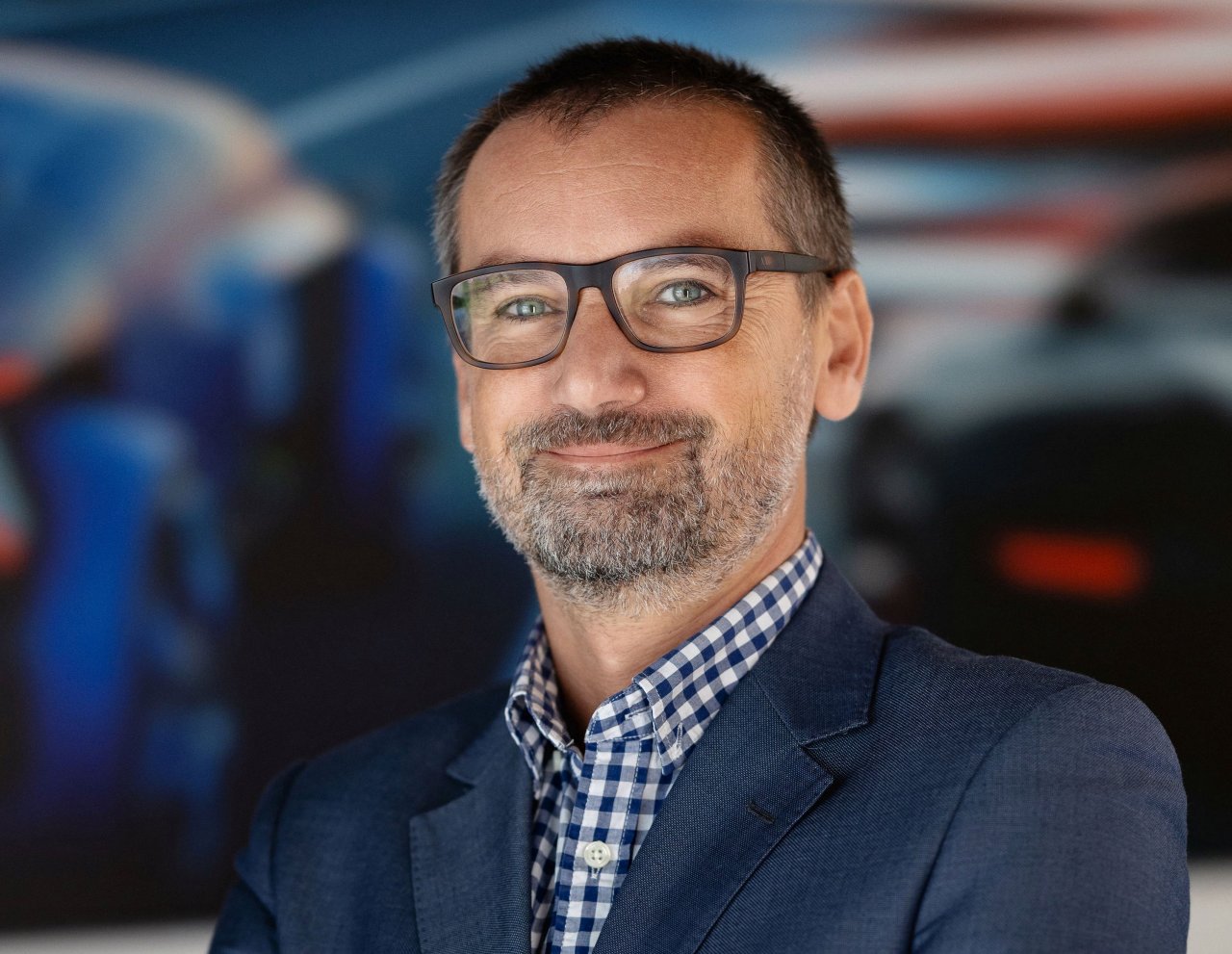 Pri Peugeotu so ustvarili digitalnega prodajnega svetovalca 