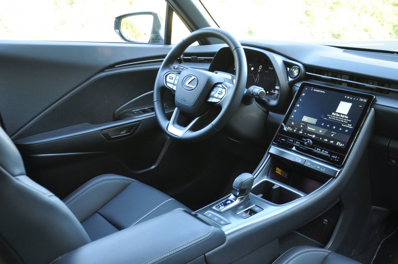 Najmanjši Lexus prepričal že več kot 40 kupcev Najmanjši Lexus prepričal že več kot 40 kupcev