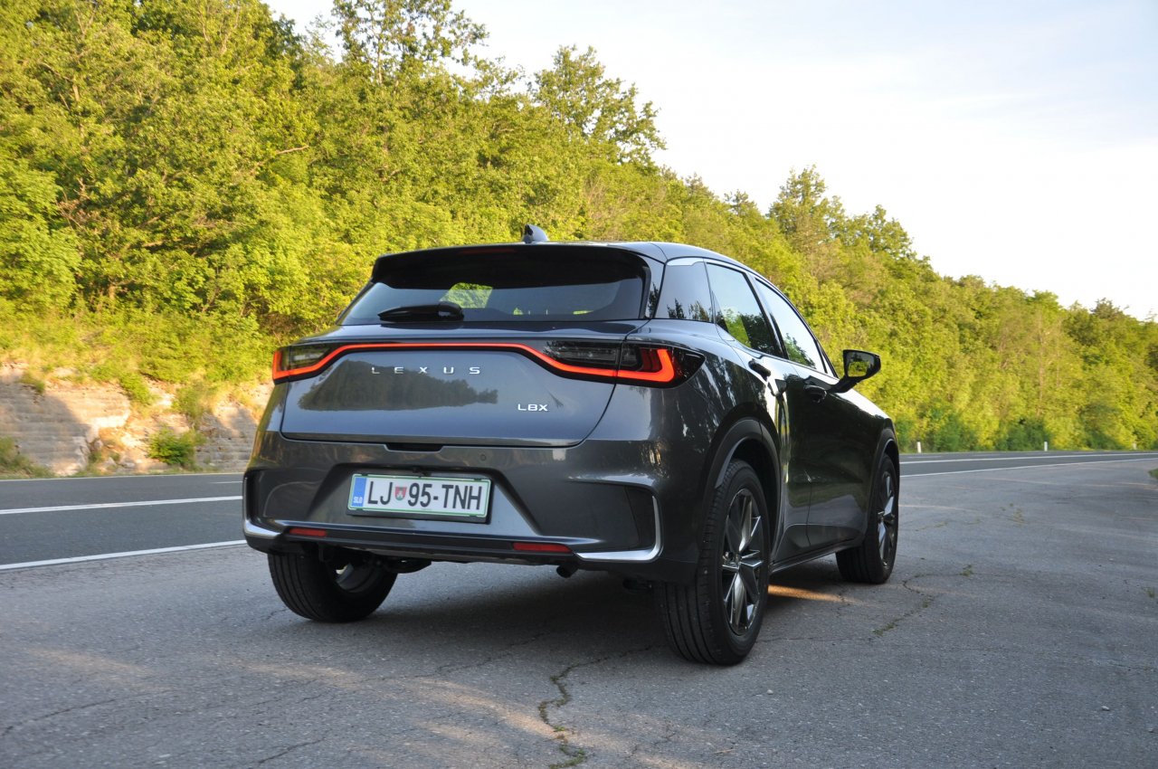 Najmanjši Lexus prepričal že več kot 40 kupcev Najmanjši Lexus prepričal že več kot 40 kupcev