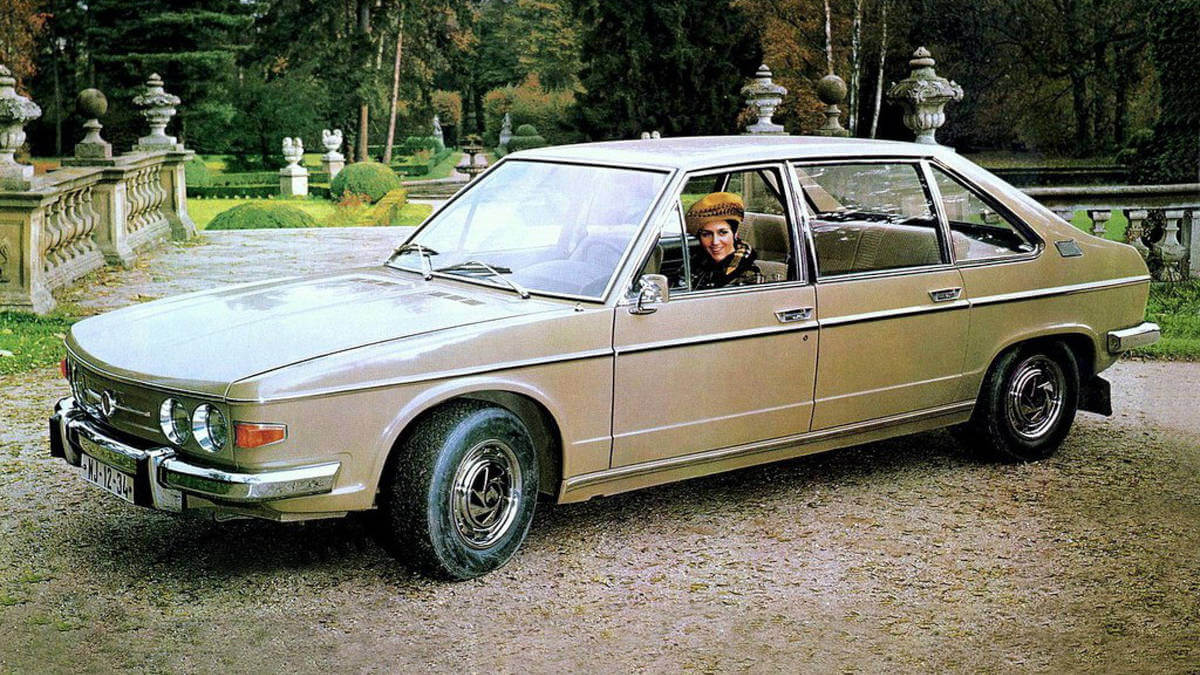 Tatra 613 je bila neke vrste vzhodni Mercedes S, a kljub velikim načrtom preboja na zahod je ostalo pri avtomobilu za politične veljake, visoke javne uslužbence in policijo ter gasilce.