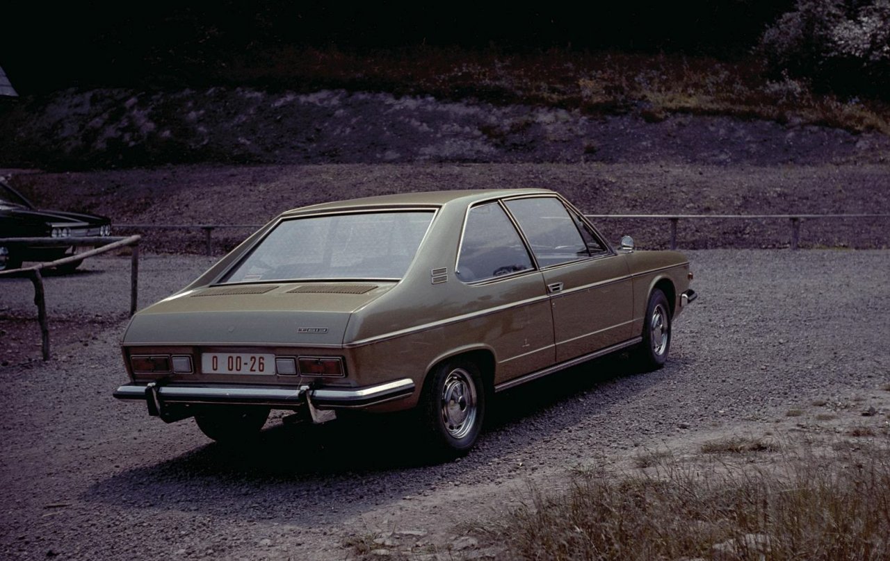 Vignale je naredil tudi prototip kupeja, ki pa je bil kmalu razbit. Mnoga leta pozneje ga je obnovil inženir iz Tatre. 
