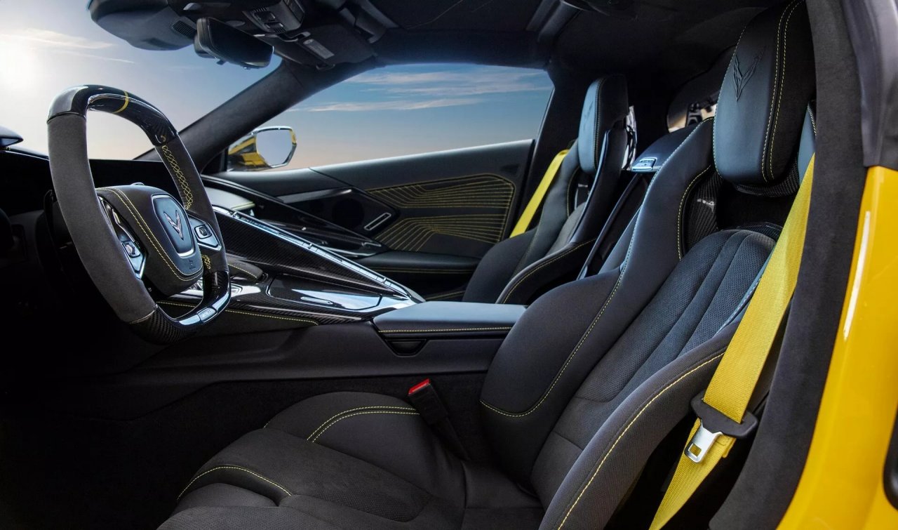 Corvette ZR1 je nazaj in ima več moči kot Bugatti Veyron