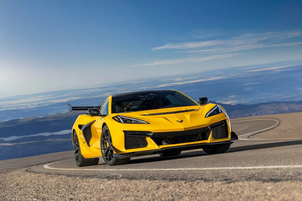 Corvette ZR1 je nazaj in ima več moči kot Bugatti Veyron