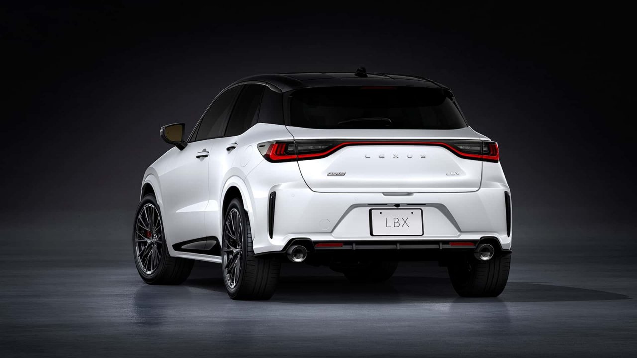 Lexus nevpadljivega križanca začinil s potentnim motorjem