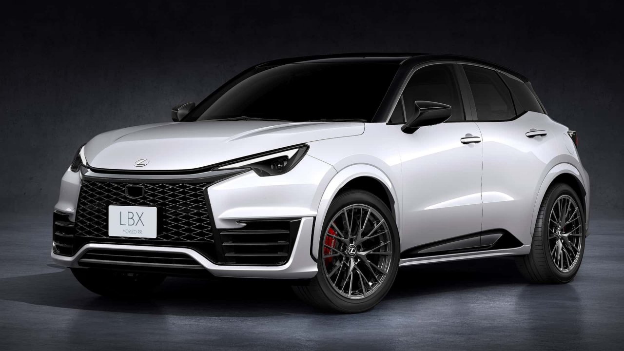 Lexus nevpadljivega križanca začinil s potentnim motorjem