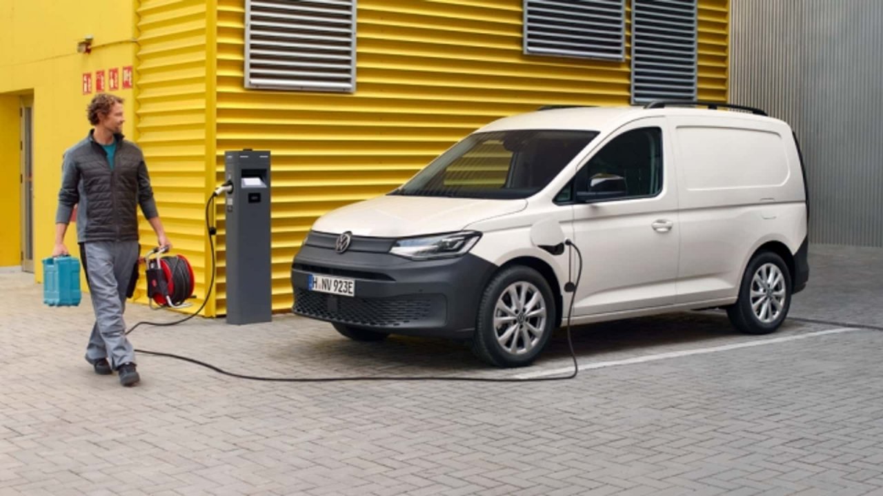 Caddy gre tudi na elektriko, a le 122 km Caddy gre tudi na elektriko, a le 122 km