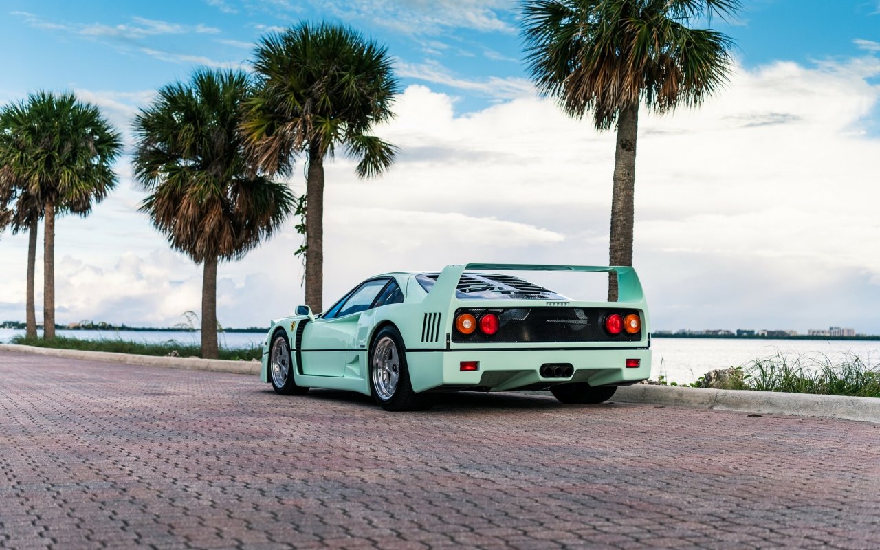Edini mint zeleni Ferrari F40 na svetu čaka novega lastnika