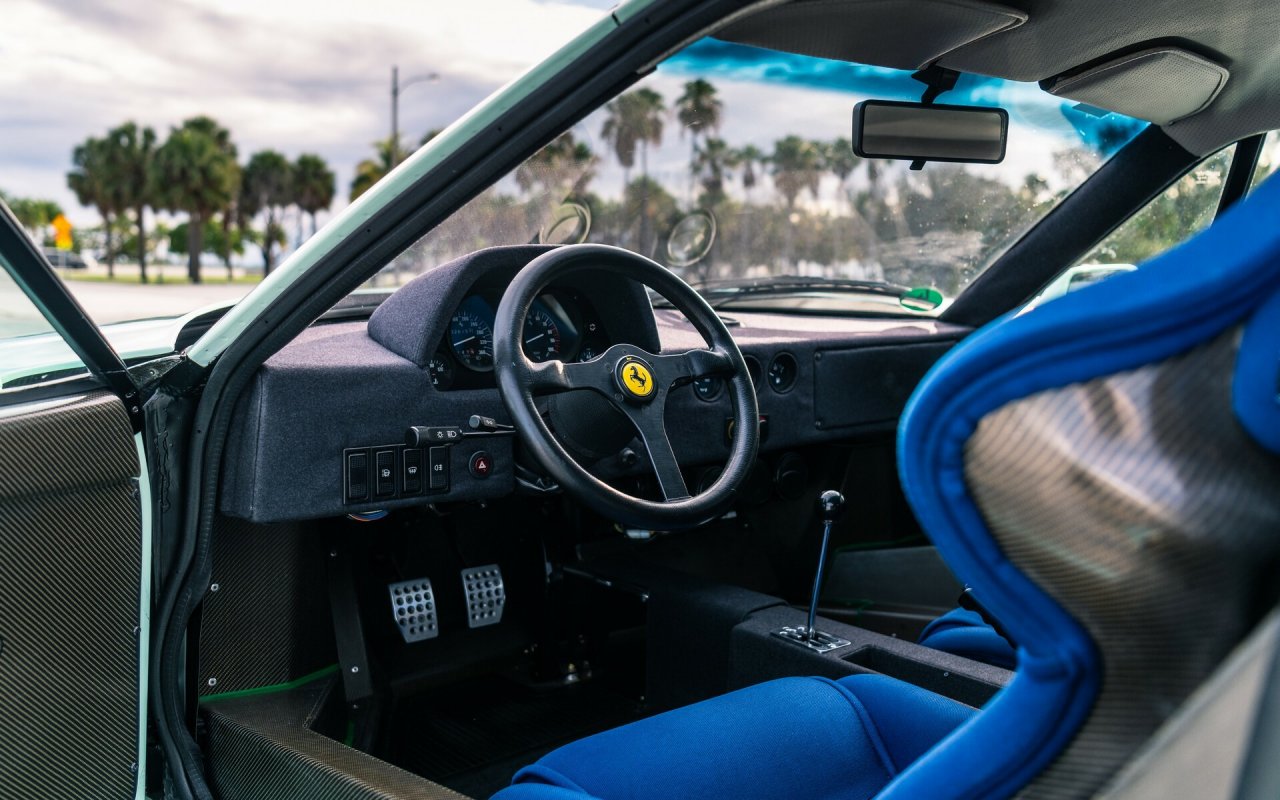 Edini mint zeleni Ferrari F40 na svetu čaka novega lastnika