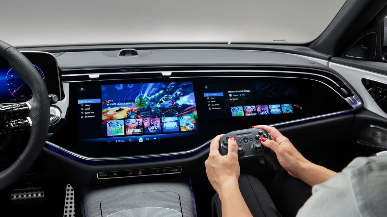Fortnite in GTA V v avtu: Mercedes bo gaming soba na kolesih