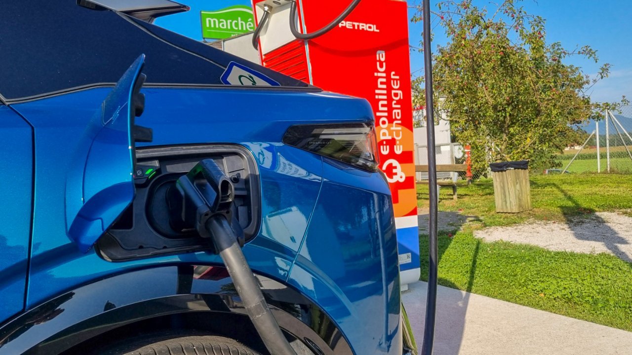 Zvišujejo se subvencije za električna vozila Zvišujejo se subvencije za električna vozila