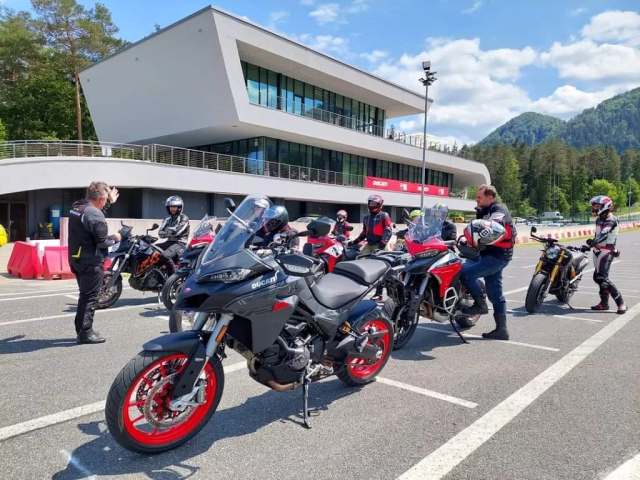 Srečanje Ducatijev na Vranskem 