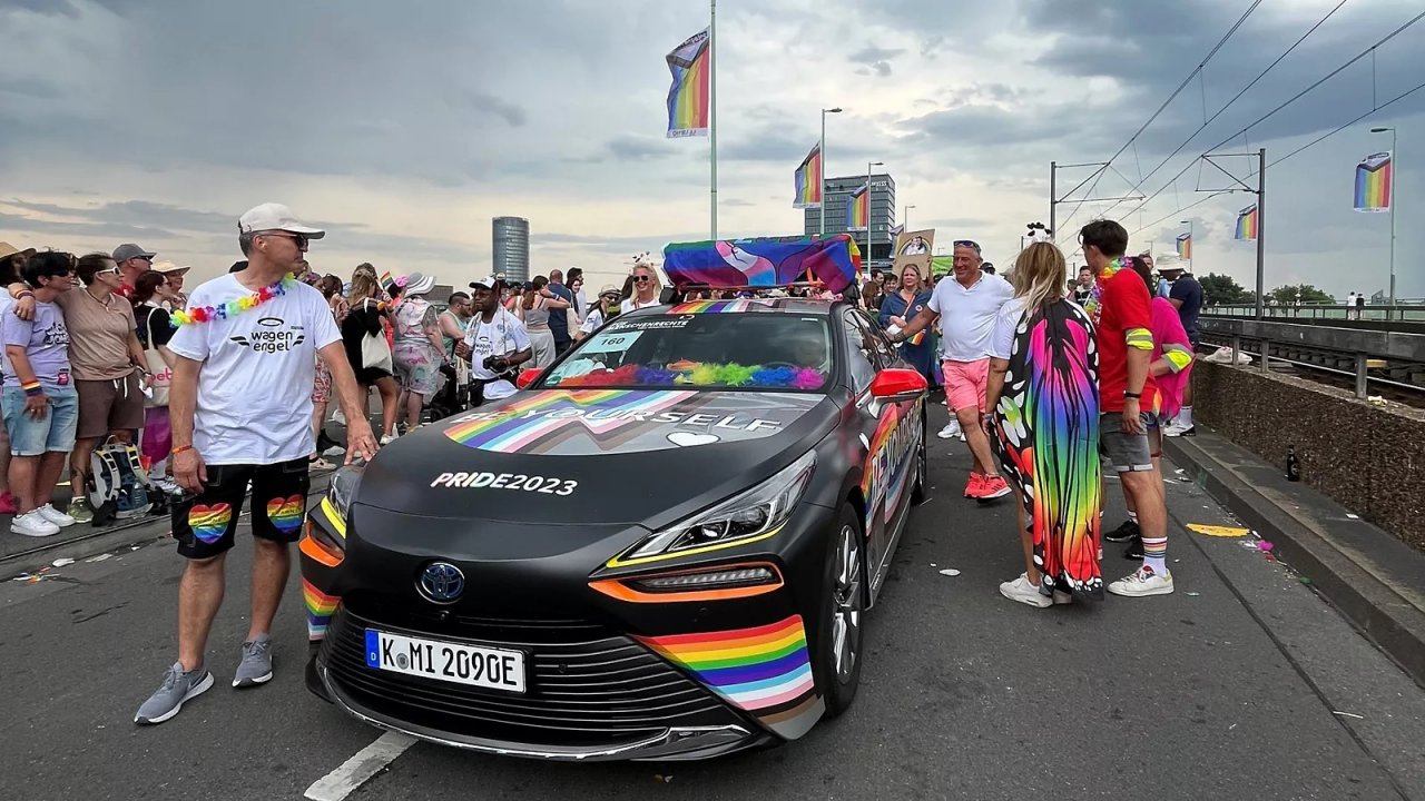 Konec podpore LGBTQ programom