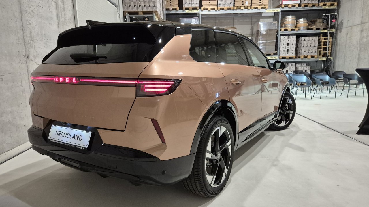 Največji in najbolj prestižen Opel ta hip