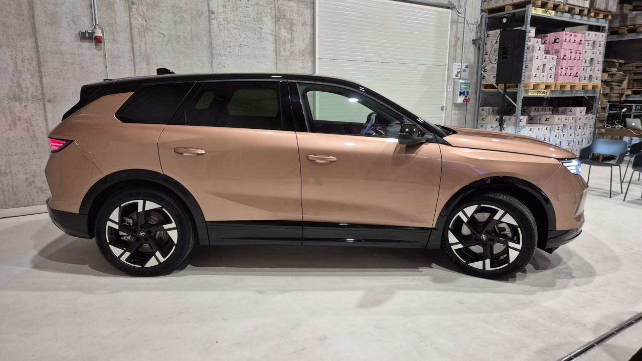 Največji in najbolj prestižen Opel ta hip
