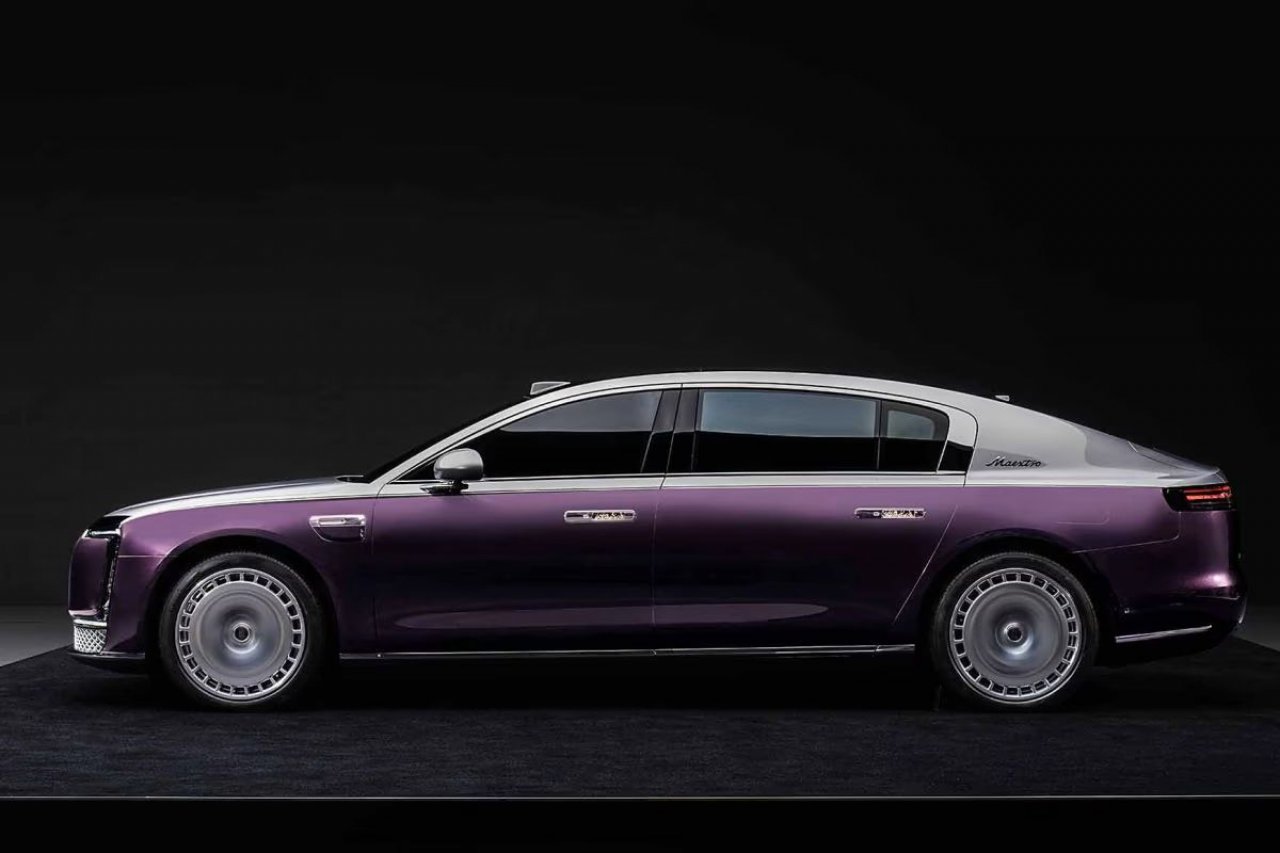 Telefonski pogled na Maybacha in Rolls-Roycea