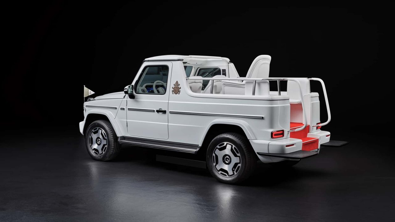 Električni Mercedes G za prvega moža Vatikana