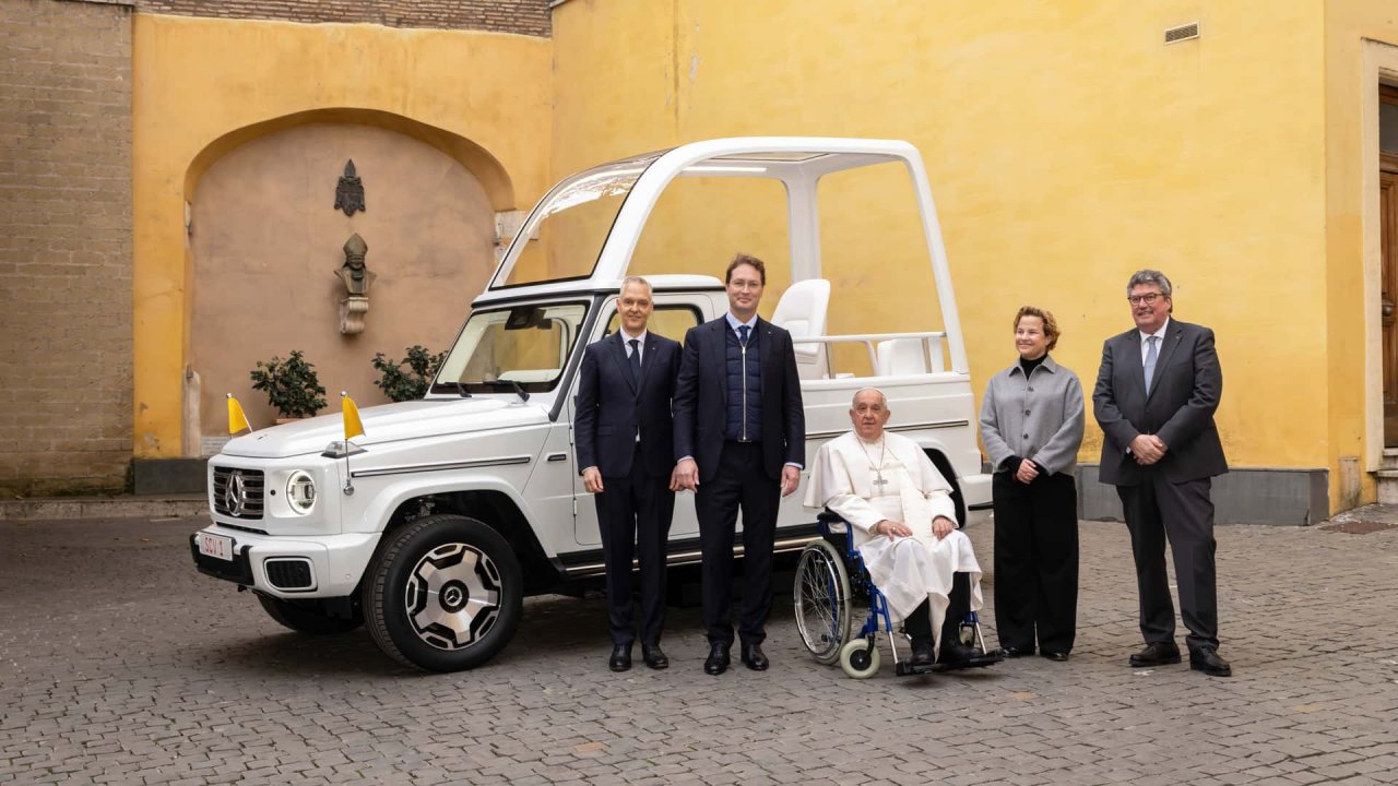 Električni Mercedes G za prvega moža Vatikana