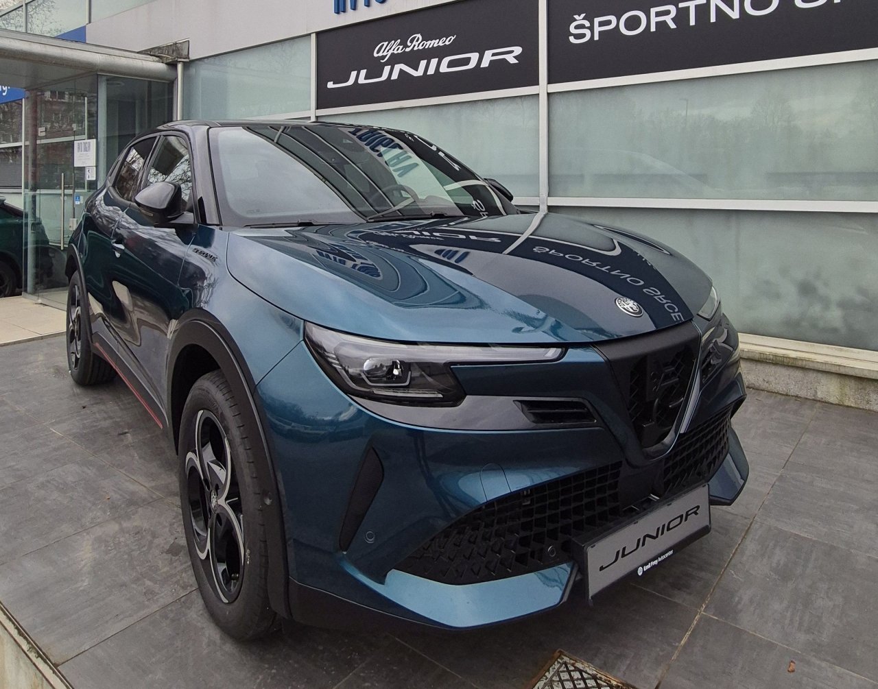 Nova Alfa Romeo je že v Sloveniji, Lancie pri nas ne bo
