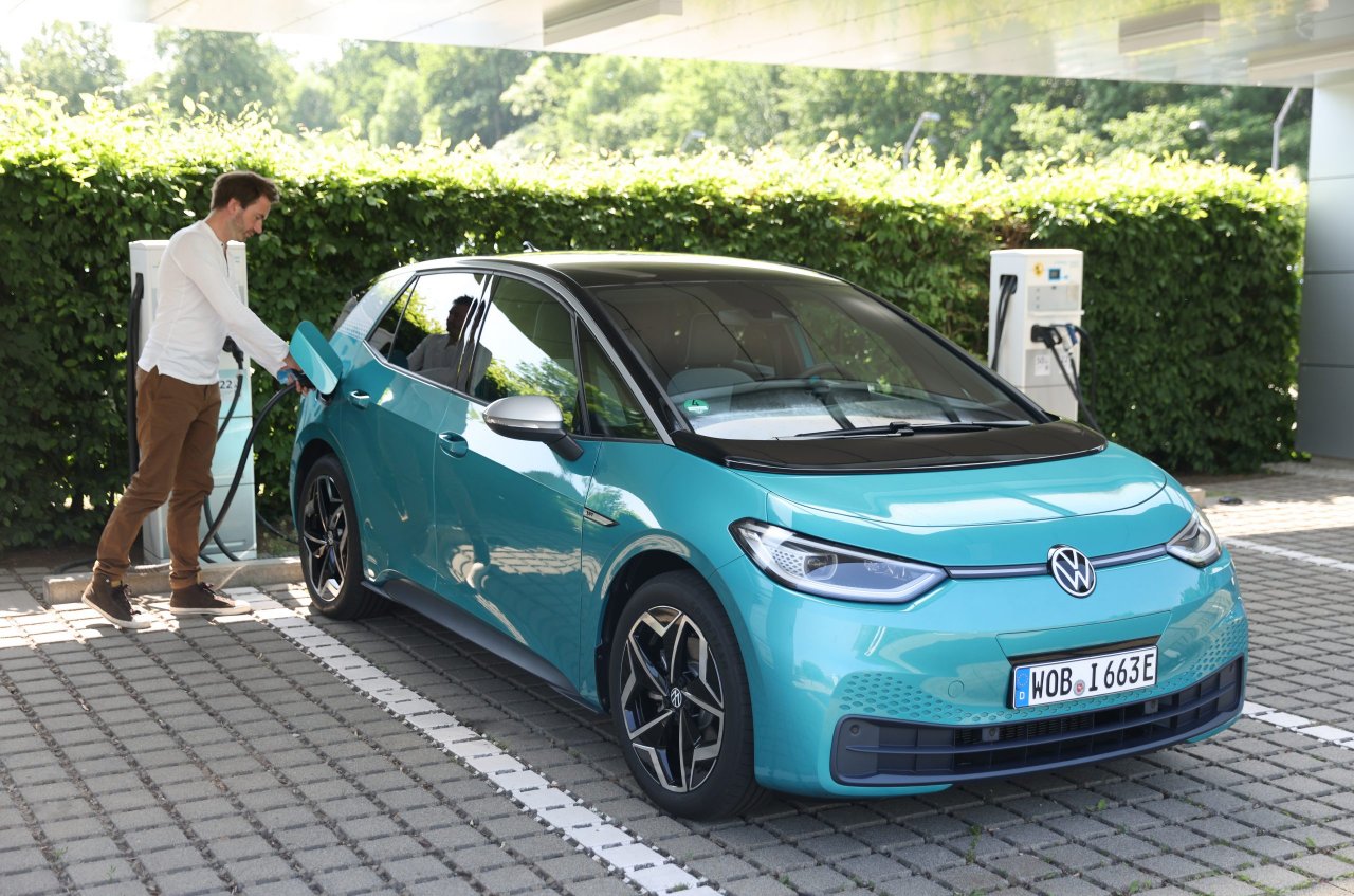 Novi ukrepi za spodbujanje prodaje električnih vozil