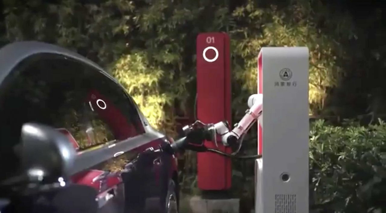 Avtomatsko polnjenje električnega avtomobila bo realnost že v bližnji prihodnosti