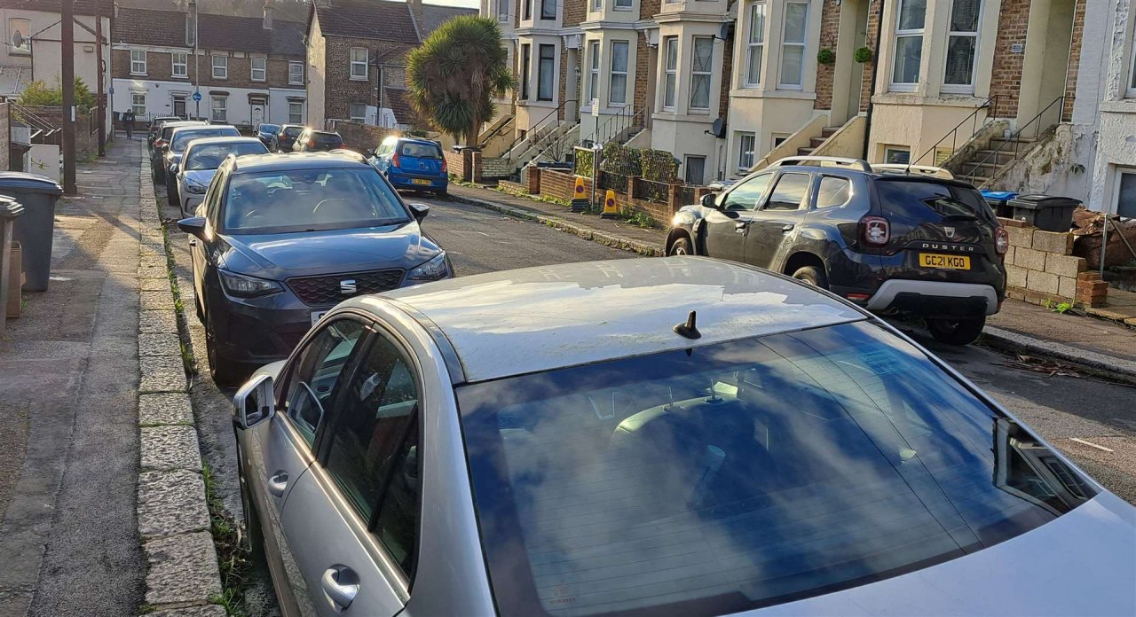 Britansko mesto bo podražilo parkiranje za električne avtomobile