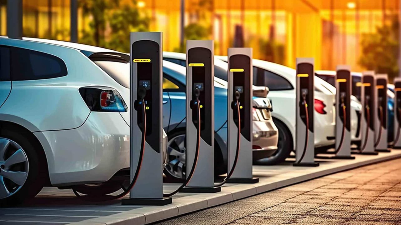 Cene električnih avtomobilov so od leta 2018 občutno padle Cene električnih avtomobilov so od leta 2018 občutno padle