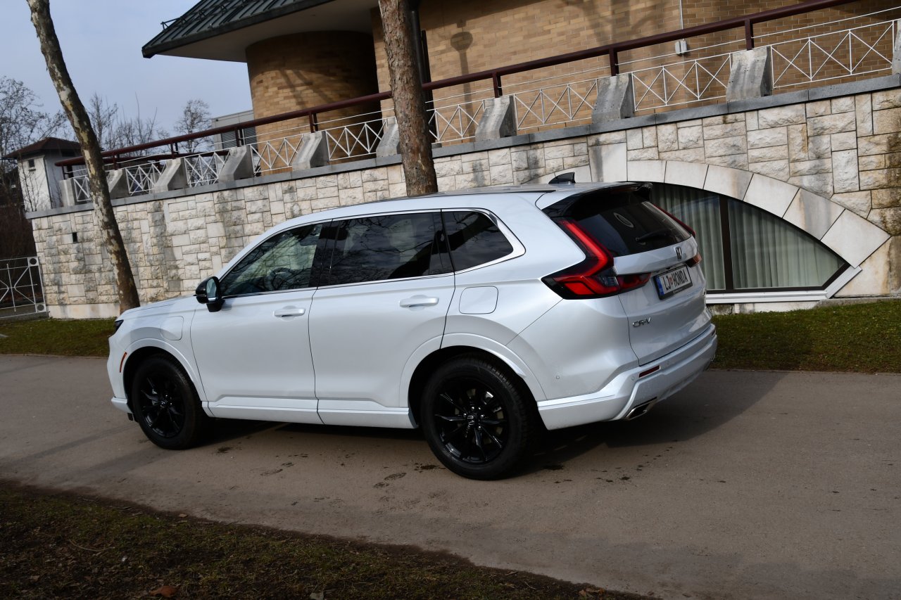 CR-V zdaj še kot priključni hibrid