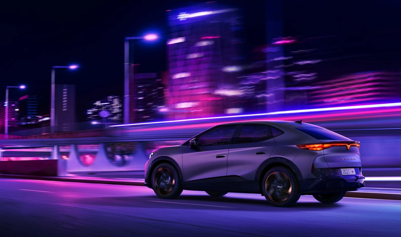 Cupra v ZDA s svojimi saloni