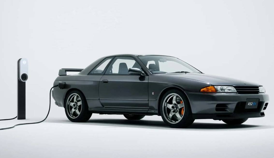 Legendarni Nissan GT-R R32 na baterije