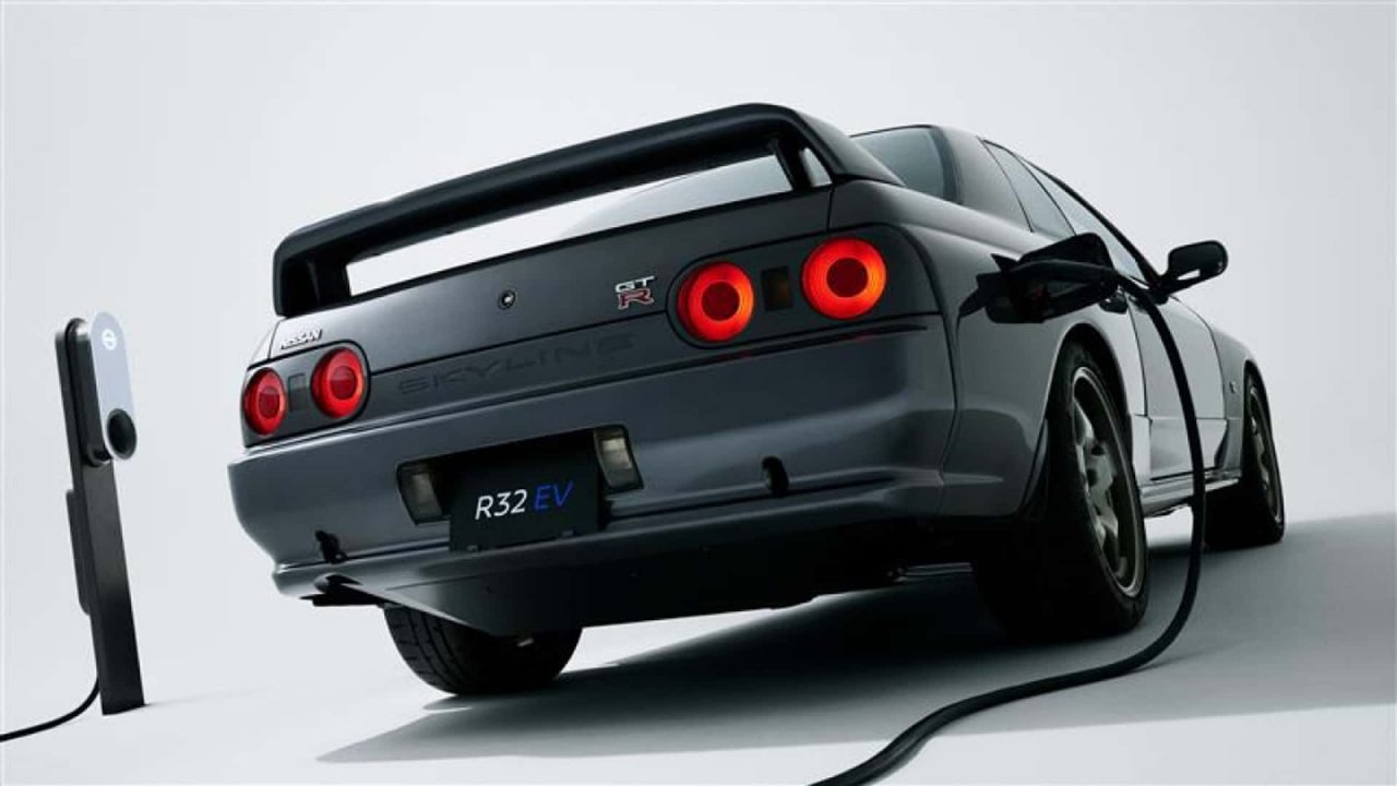 Legendarni Nissan GT-R R32 na baterije