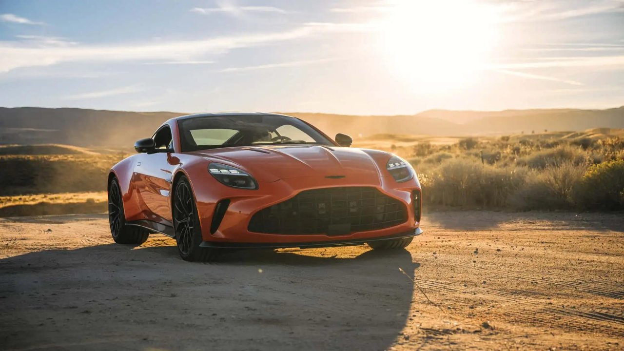 Aston Martin potrebuje več modelov z ročnimi menjalniki