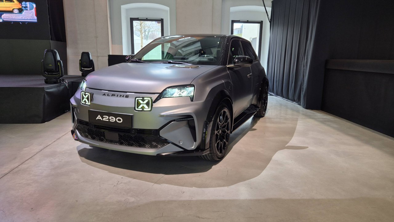Sredi marca tudi športni Alpine A290
