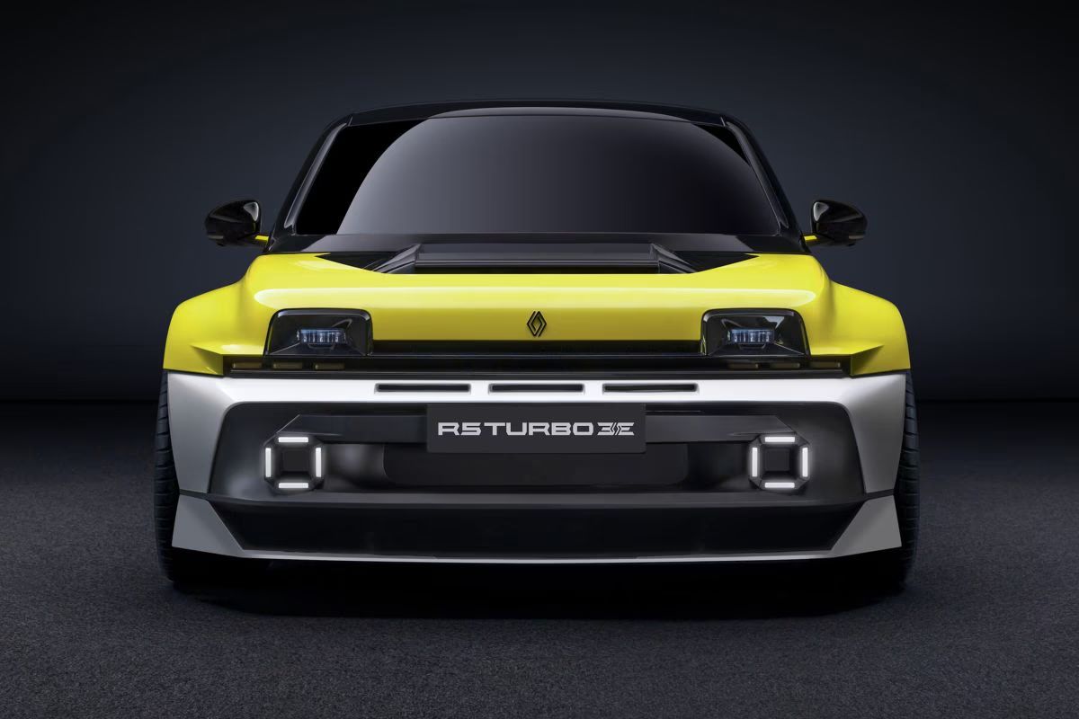 Trije naročeni in osebno srečanje s šefom Renaulta Trije naročeni in osebno srečanje s šefom Renaulta