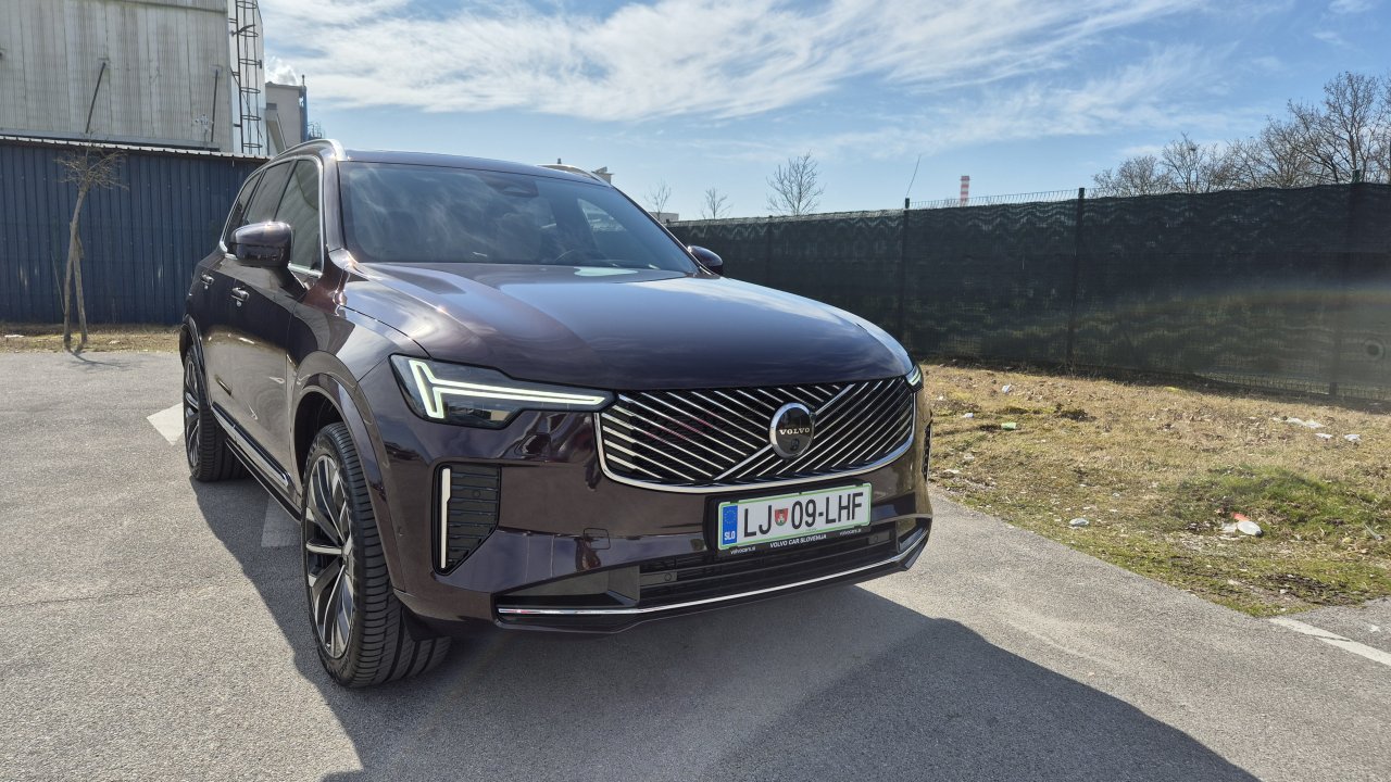 Prenovljeni hibridni in popolnoma novi električni velikan