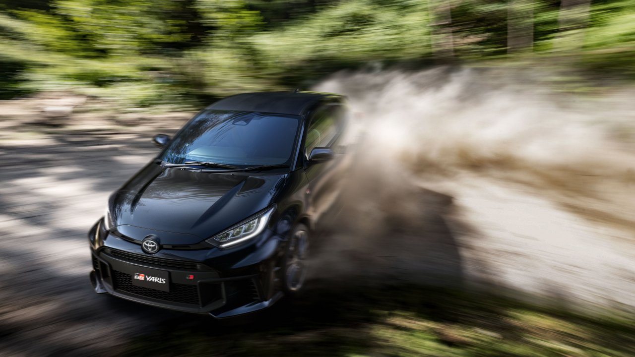 GR Yaris s pokončno ročno zavoro 