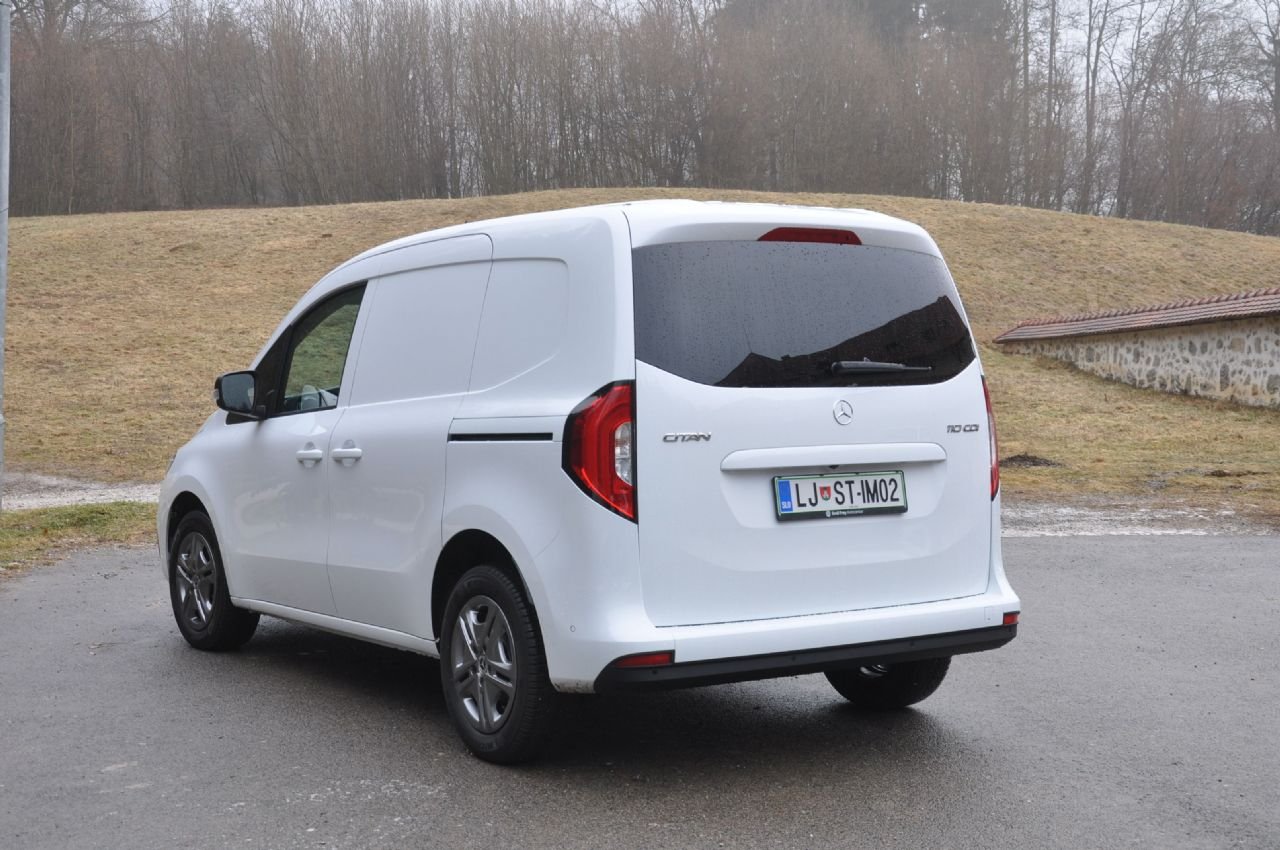 Mercedes ukinja Citana in razred T