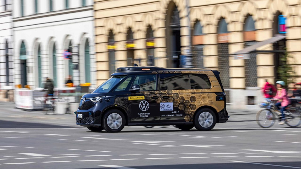 Volkswagen bo Uberju v ZDA dobavil na tisoče robotaksijev