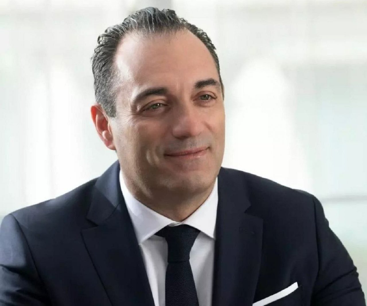 Krmilo Stellantisa bo po Tavaresu prevzel Antonio Filosa