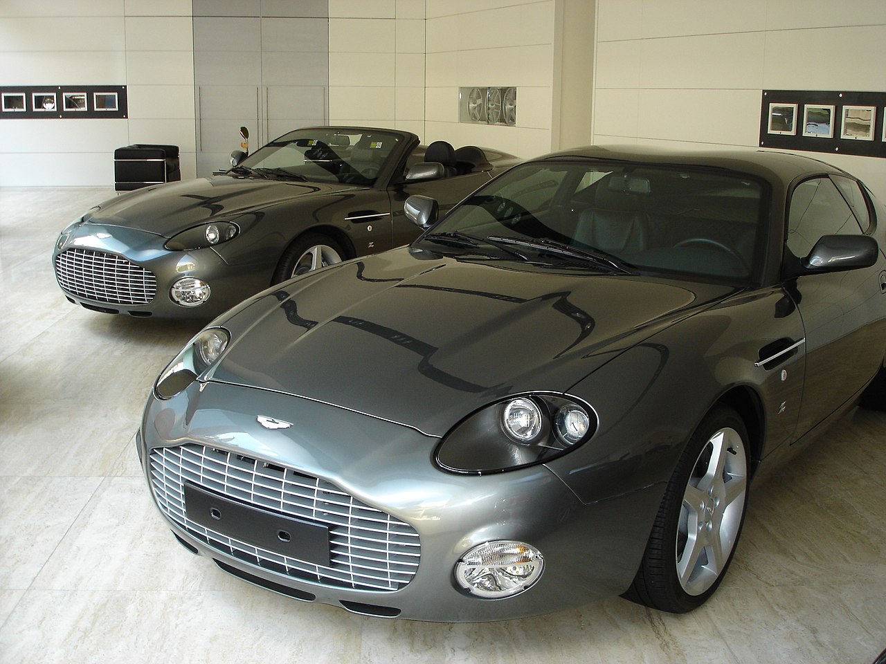 Aston Martin DB7 Zagato Coupe in Roadster iz 2003.