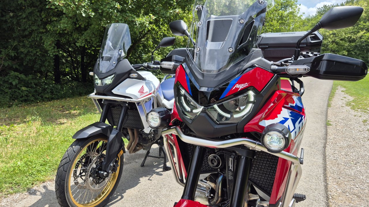 Dva vsestranska motocikla za različne uporabnike