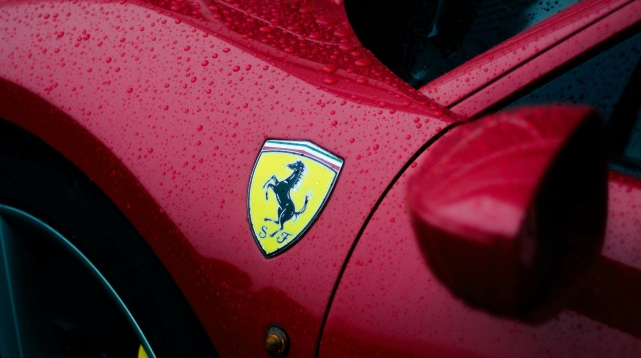 Ker ni zanimanja, Ferrari zamika prihod svojega EV-ja