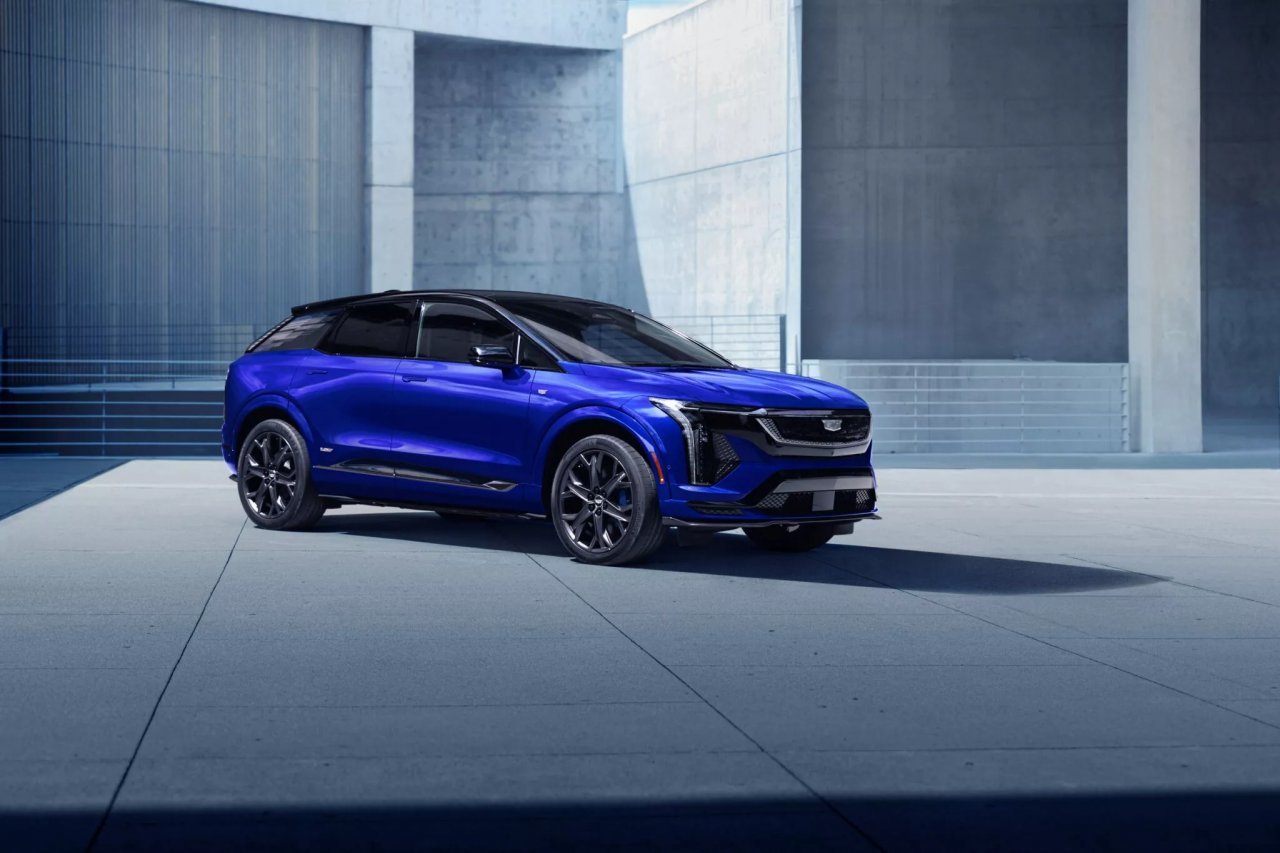 Športni Caddy z možnostjo polnjenja pri Tesli