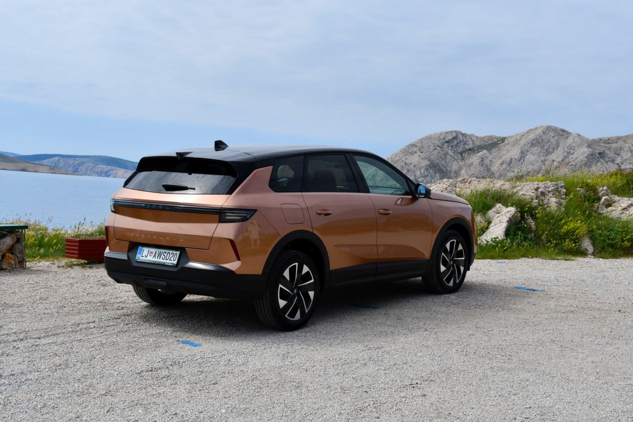 Klasični Opel s pogledom naprej