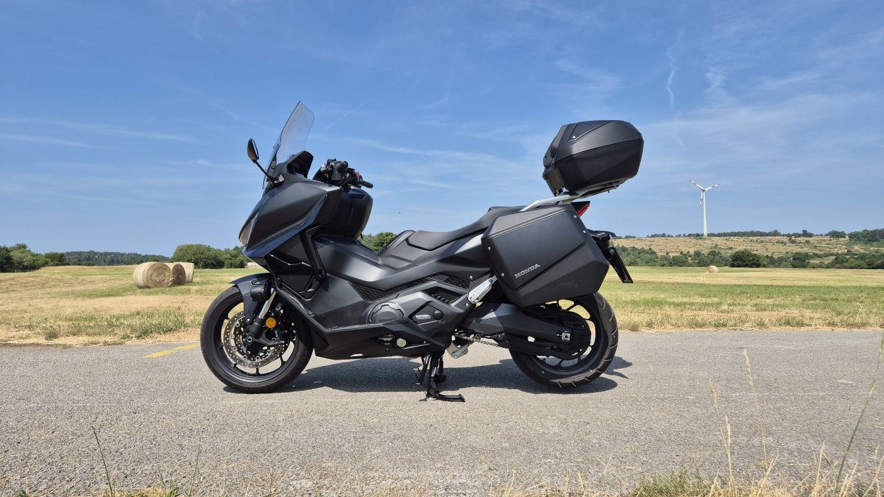Kot nekakšen mini Goldwing