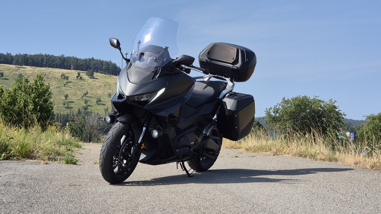 Kot nekakšen mini Goldwing