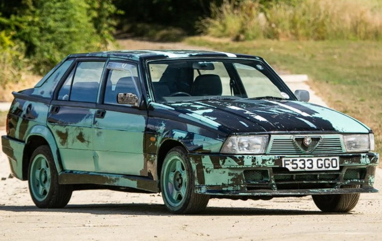 Legendarna Clarksonova Alfa Romeo 75 išče novega lastnika