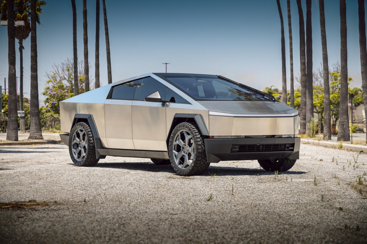 Tesla pripravlja manjšega naslednika Cybertrucka