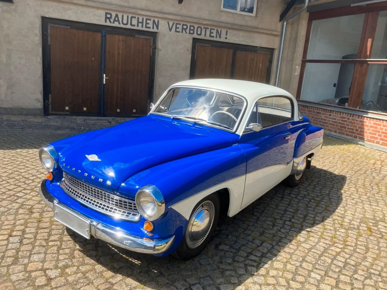 311 je bil prvi povojni model, v svoji osnovi pa dvotaktni DKW.